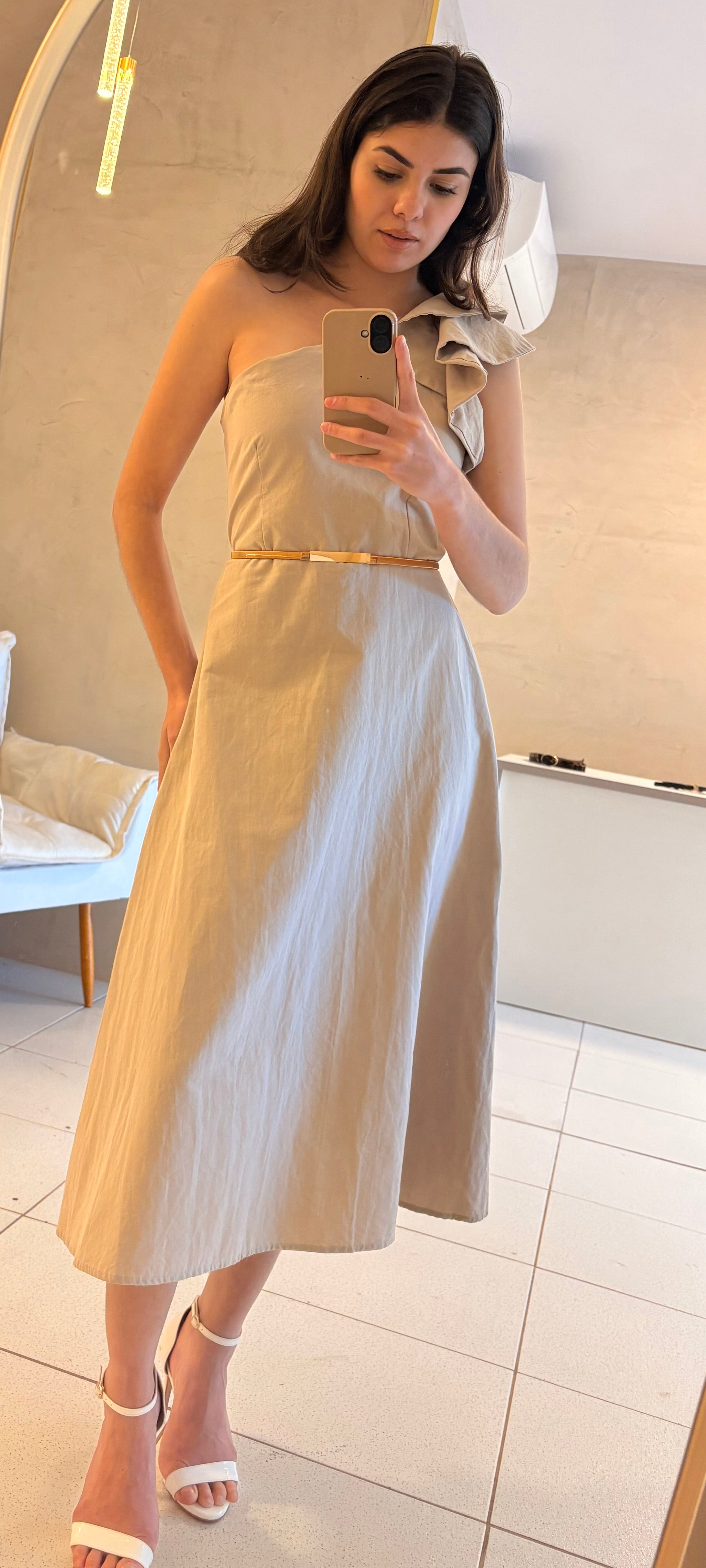 Vestido linho e algodão, com babado na manga