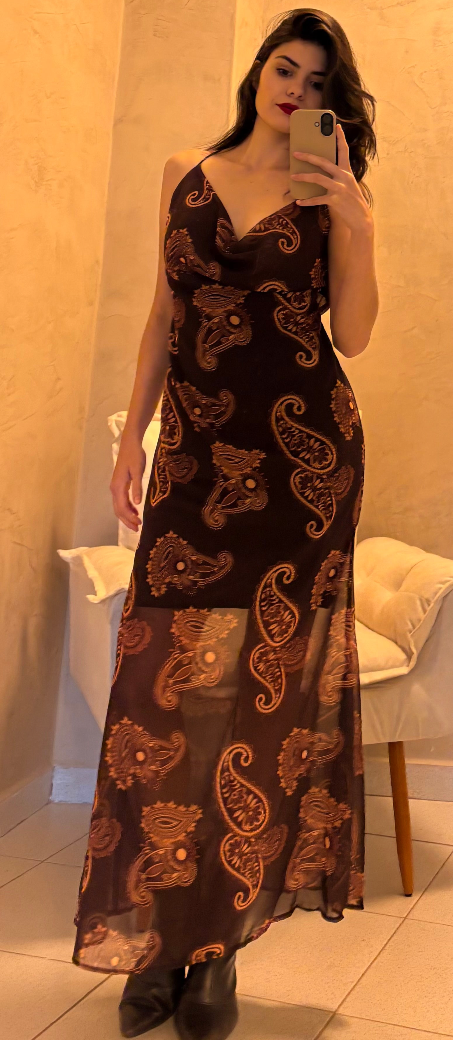 Vestido estampado, decote em v