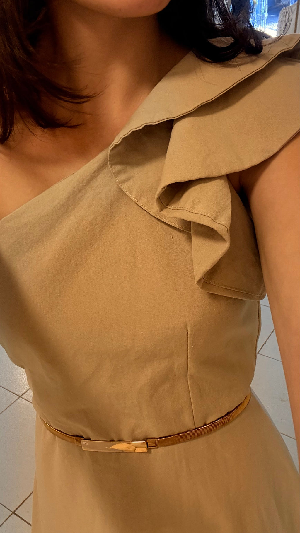 Vestido linho e algodão, com babado na manga