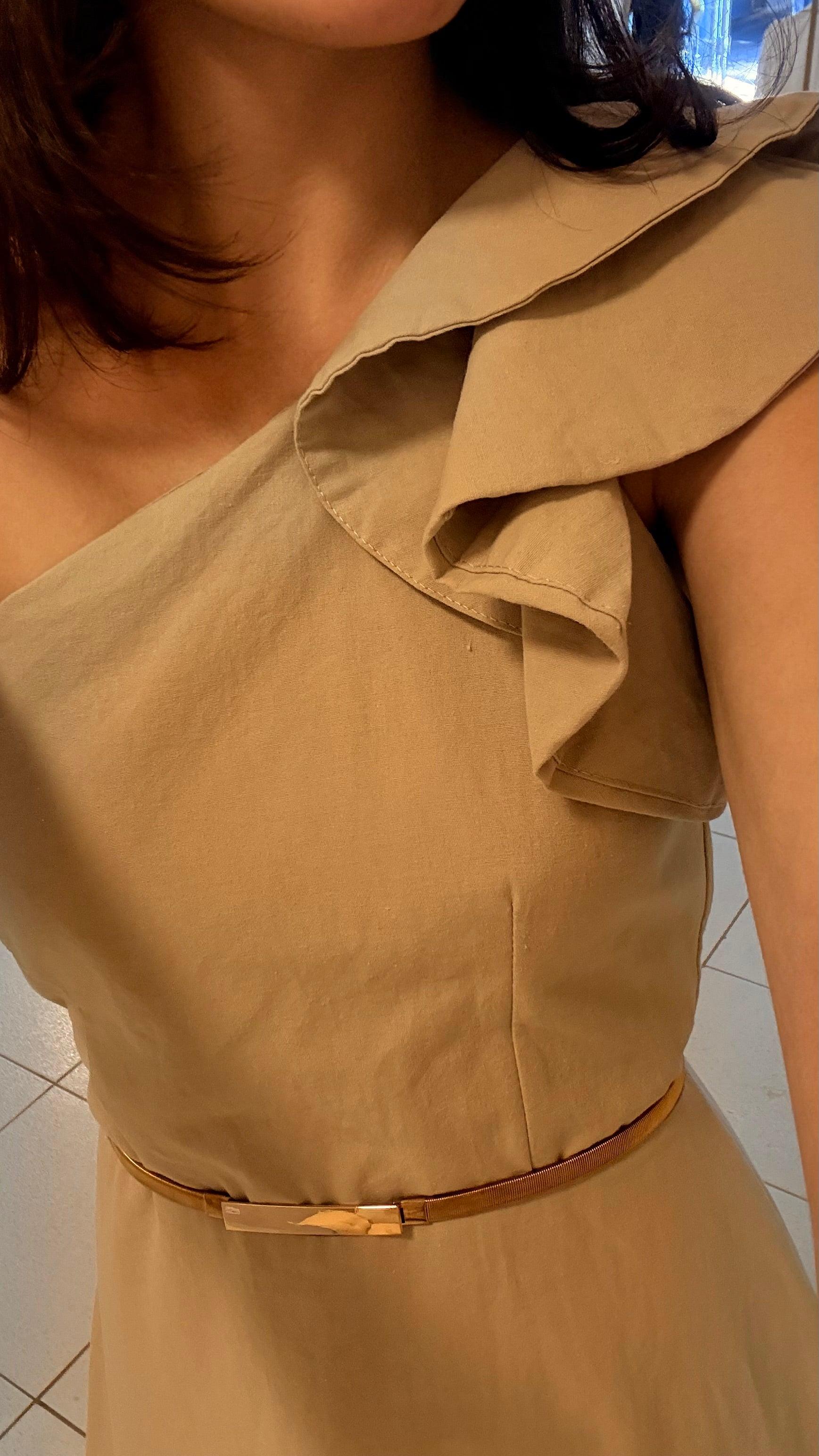 Vestido linho e algodão, com babado na manga
