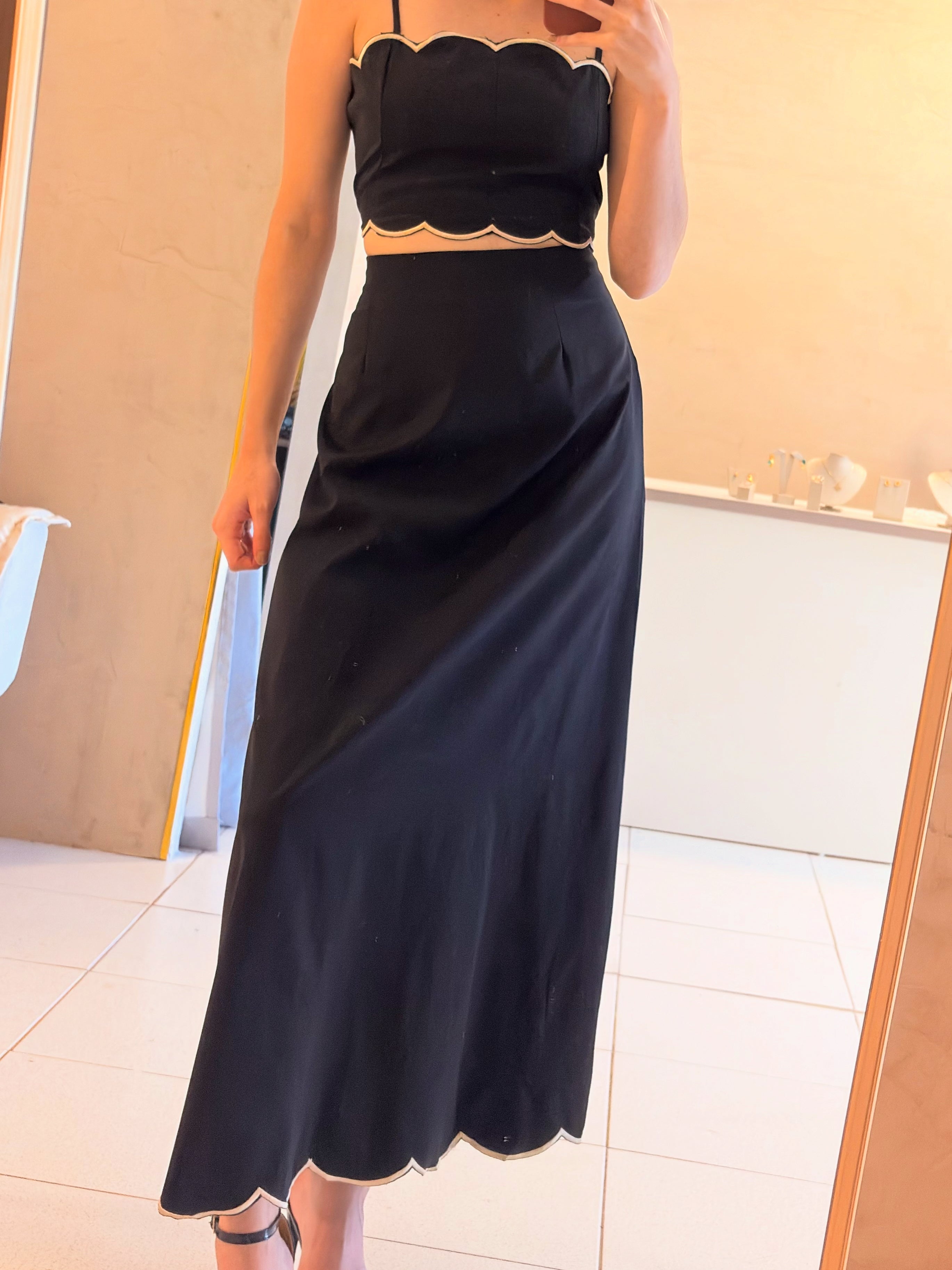 Conjunto cropped e saia preto